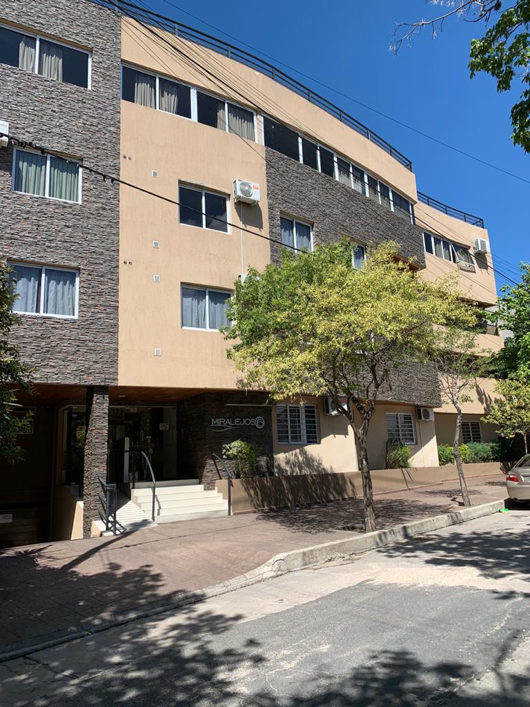 DEPARTAMENTO UN DORMITORIO CON COCHERA EN VENTA VILLA CARLOS PAZ