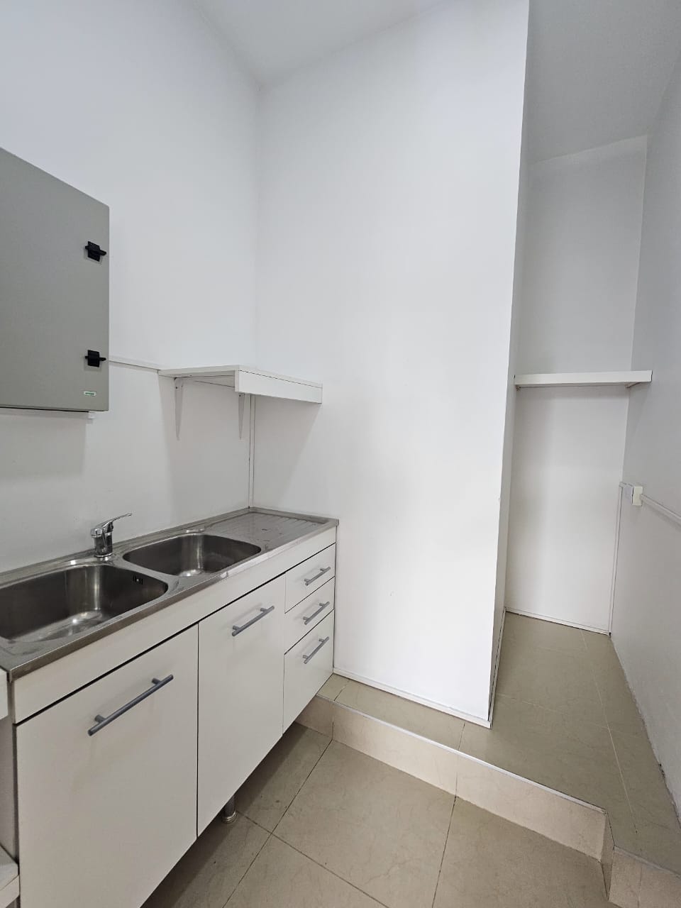 OFICINA DE 340 MTS EN ALQUILER!! 7 PRIVADOS CON COCINA, BAÑOS Y SALA DE ARCHIVO!! LO VAS A PERDER?