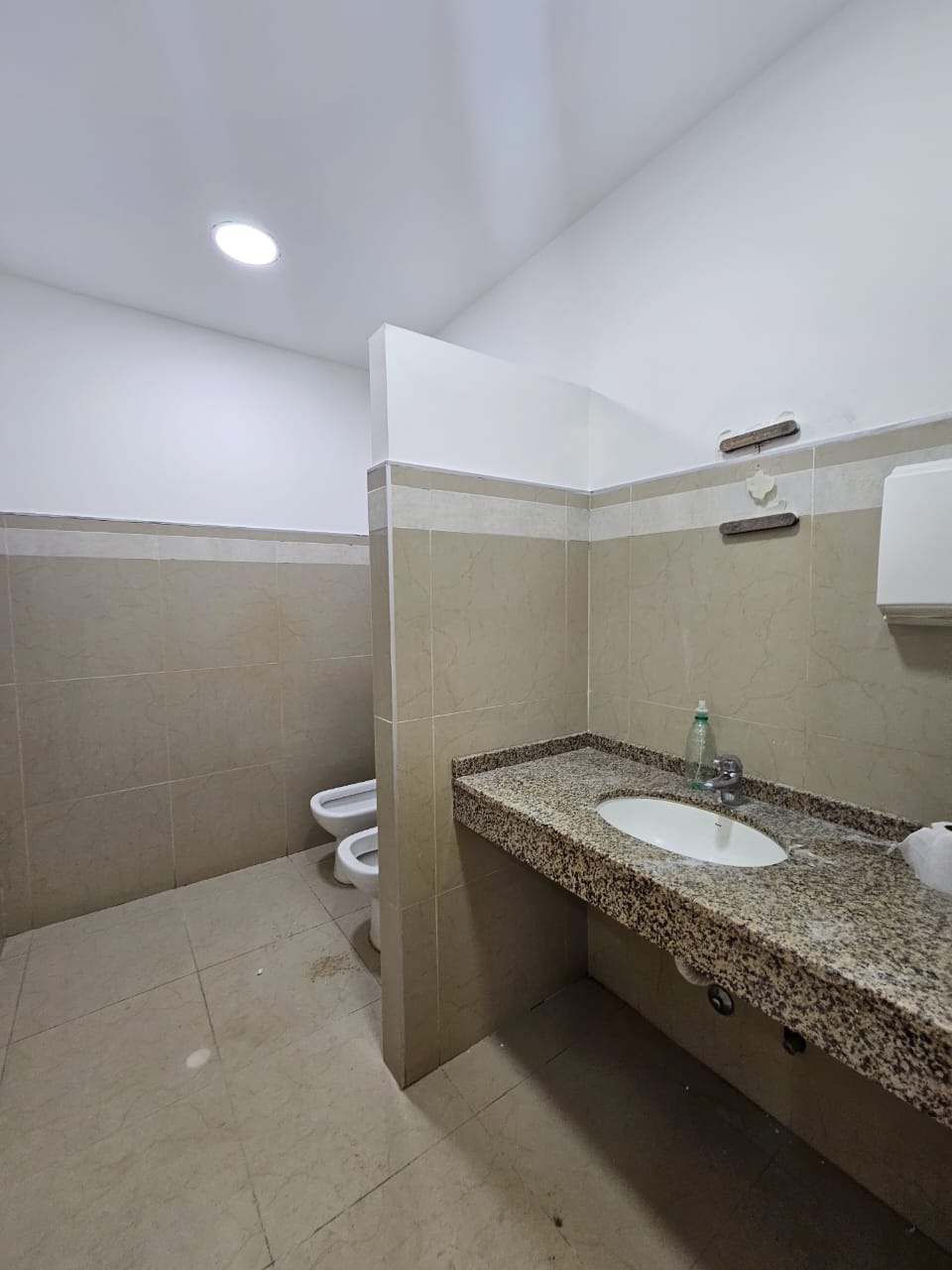 OFICINA DE 340 MTS EN ALQUILER!! 7 PRIVADOS CON COCINA, BAÑOS Y SALA DE ARCHIVO!! LO VAS A PERDER?