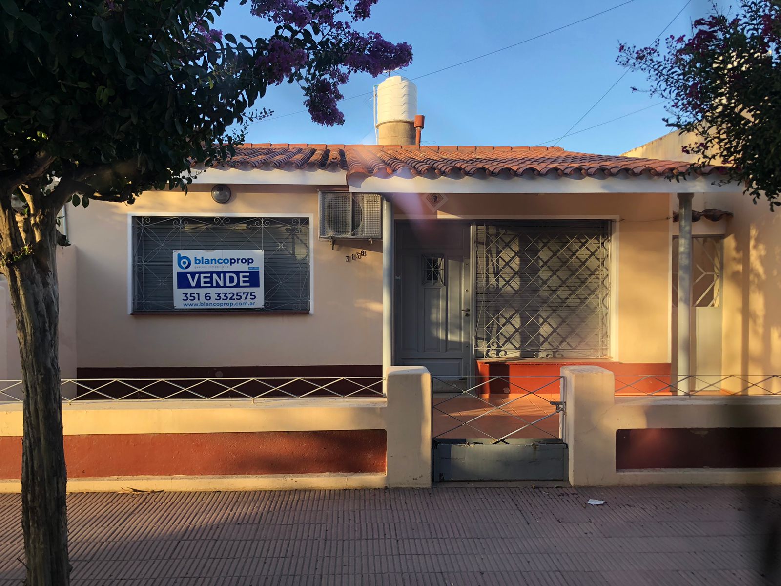 ALTO ALBERDI CASA EN VENTA 2 DORM