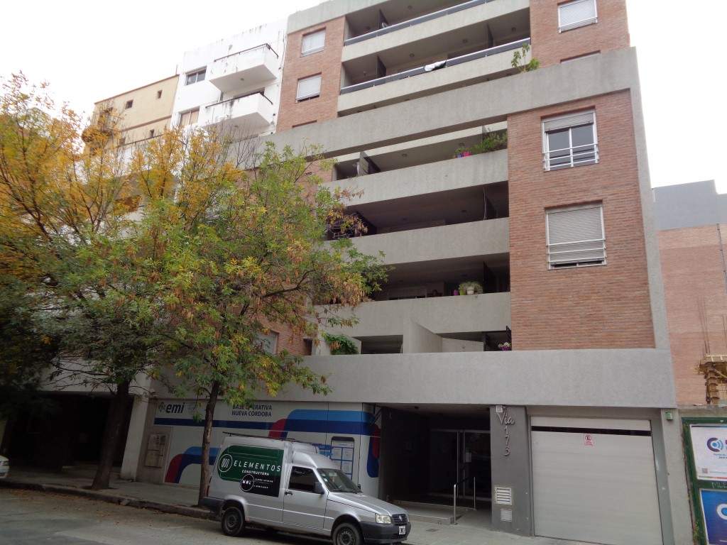 B° Nueva Córdoba - Excelente Cochera Privada Amplia y Cubierta en Edificio de Categoría, Fácil Acces