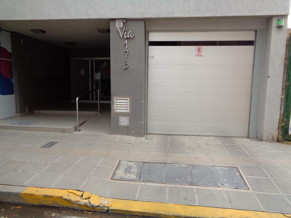 B° Nueva Córdoba - Excelente Cochera Privada Amplia y Cubierta en Edificio de Categoría, Fácil Acces