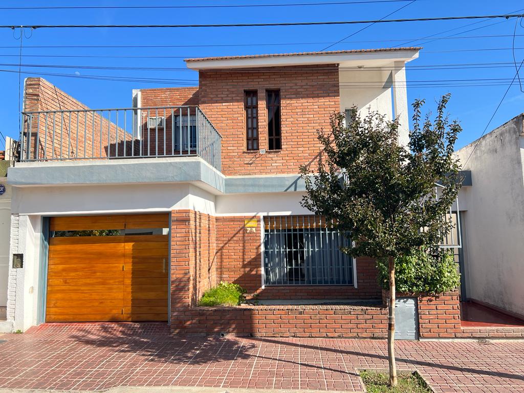 B° ALTO ALBERDI -VENDO CASA MAS DEPARTAMENTO MEJOR ZONA-