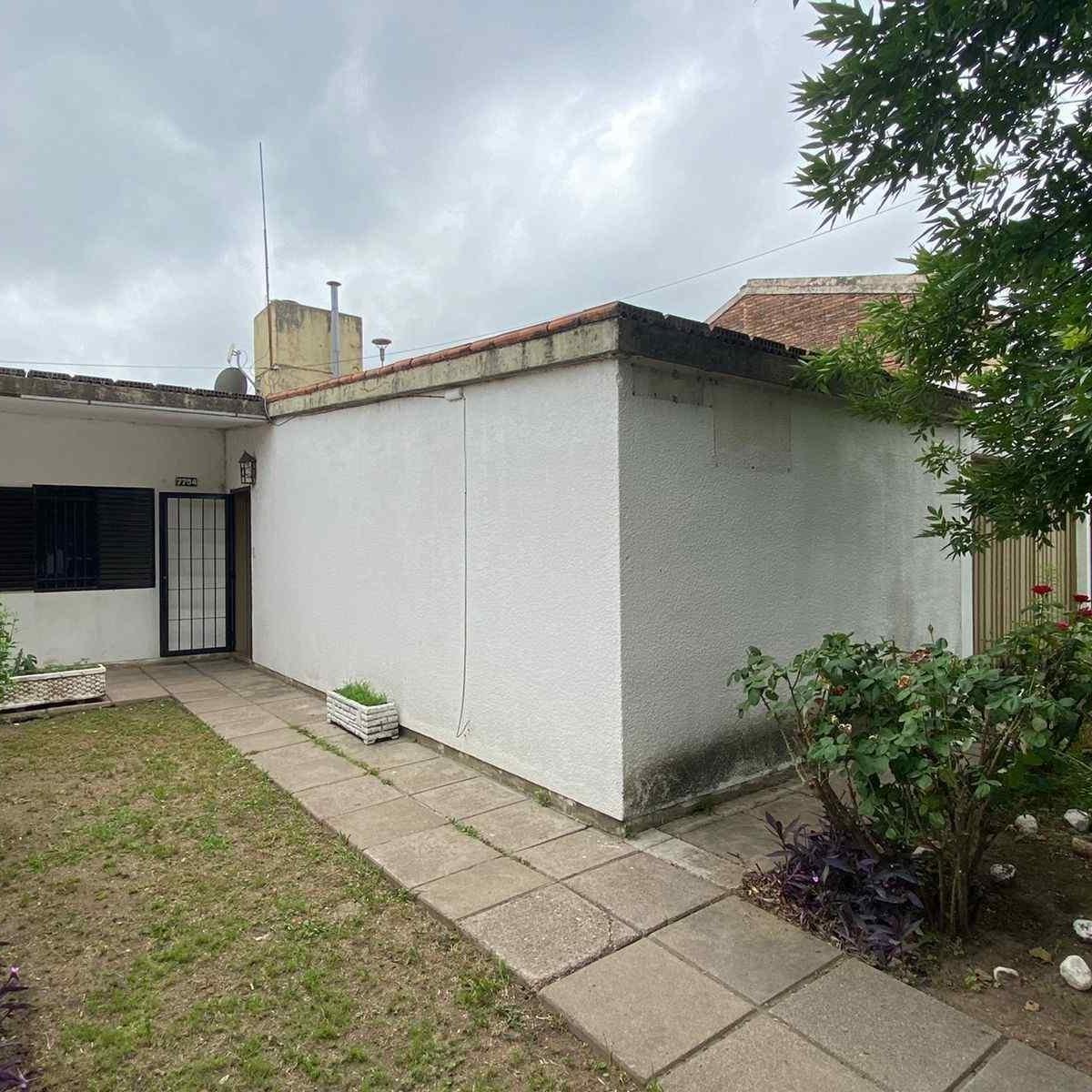 GRAN OPORTUNIDAD - VENTA CASA 3 DORMITORIOS PATIO Y ASADOR - QUINTAS DE ARGUELLO