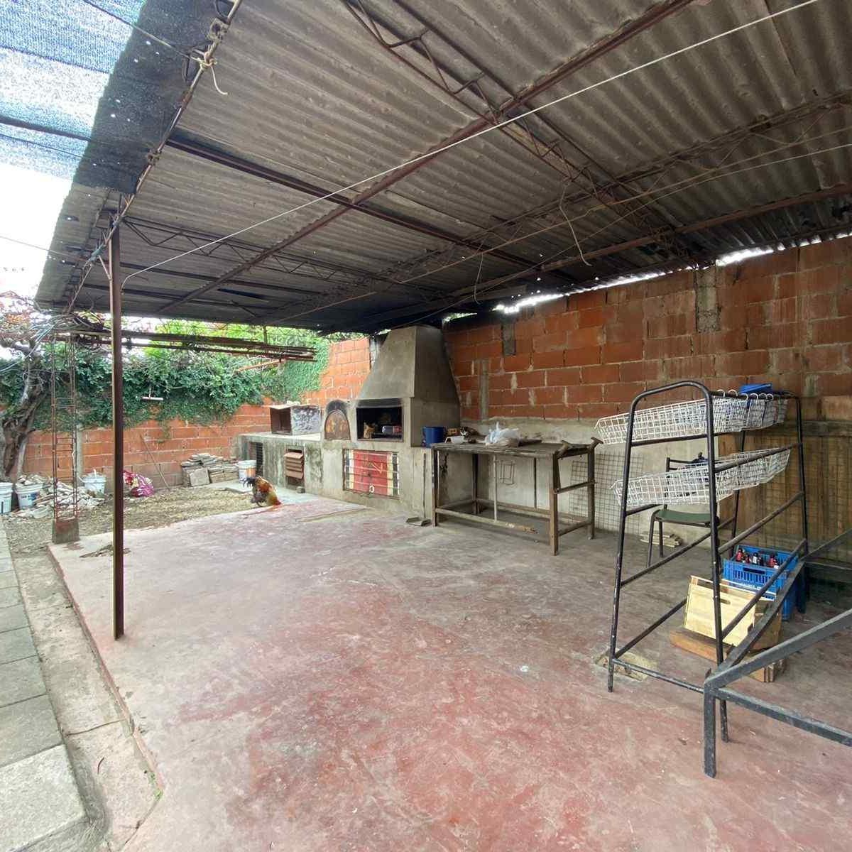 GRAN OPORTUNIDAD - VENTA CASA 3 DORMITORIOS PATIO Y ASADOR - QUINTAS DE ARGUELLO