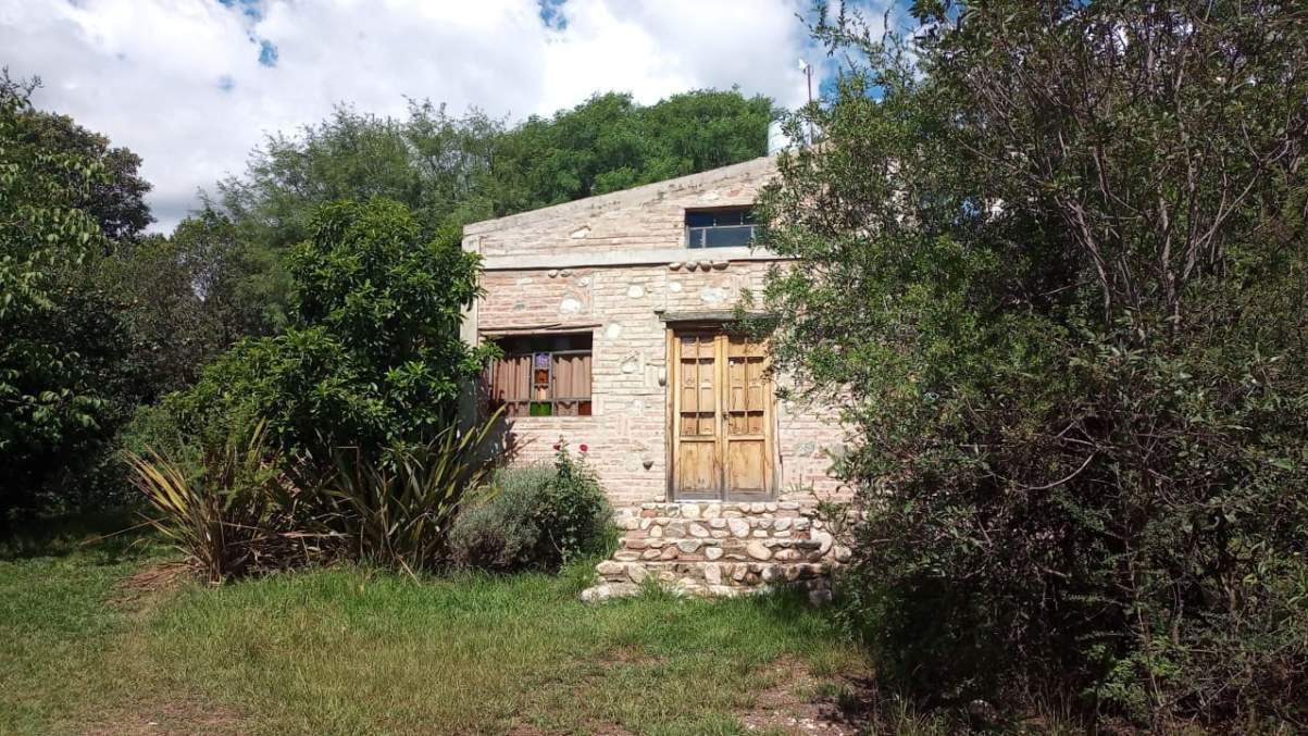 CASA EN VENTA LOS MOLLES - CON ACEQUIA -