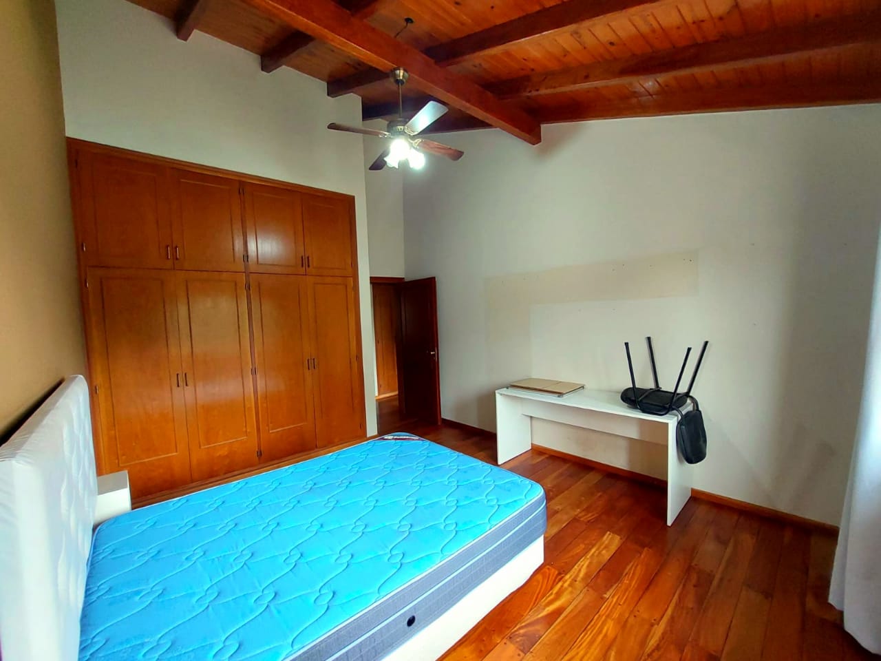 Casa de 4 dormitorios, mas dependencia y pileta en Barrio privado El Bosque