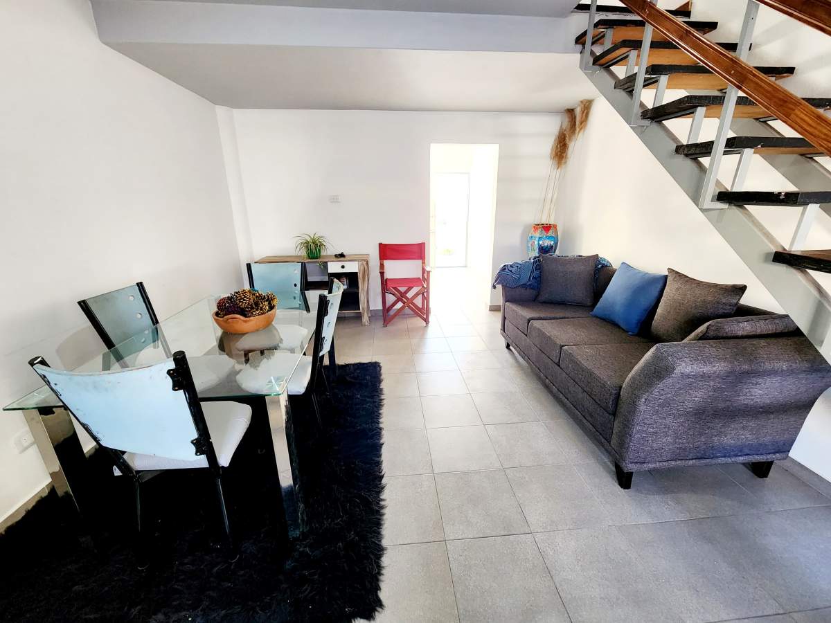 Duplex - 2 Dorm. - 1 Baño - Patio y Cochera - Villa Domínguez - Carlos Paz