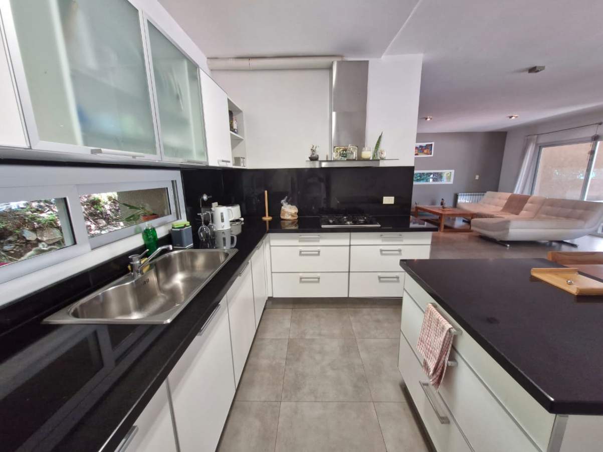 OPORTUNIDAD VENTA CASA 3-4 DORMITORIOS   PISCINA - COUNTRY LA RUFINA