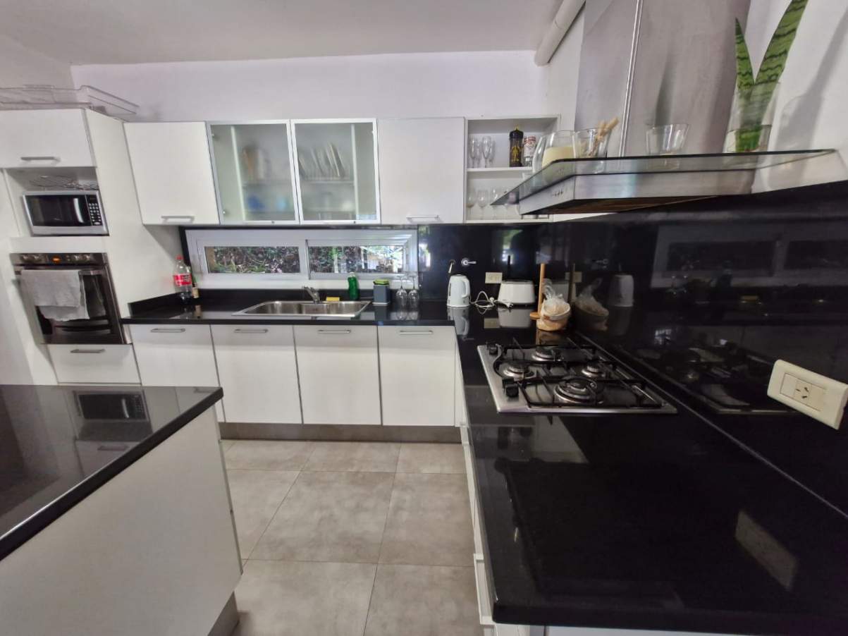 OPORTUNIDAD VENTA CASA 3-4 DORMITORIOS   PISCINA - COUNTRY LA RUFINA