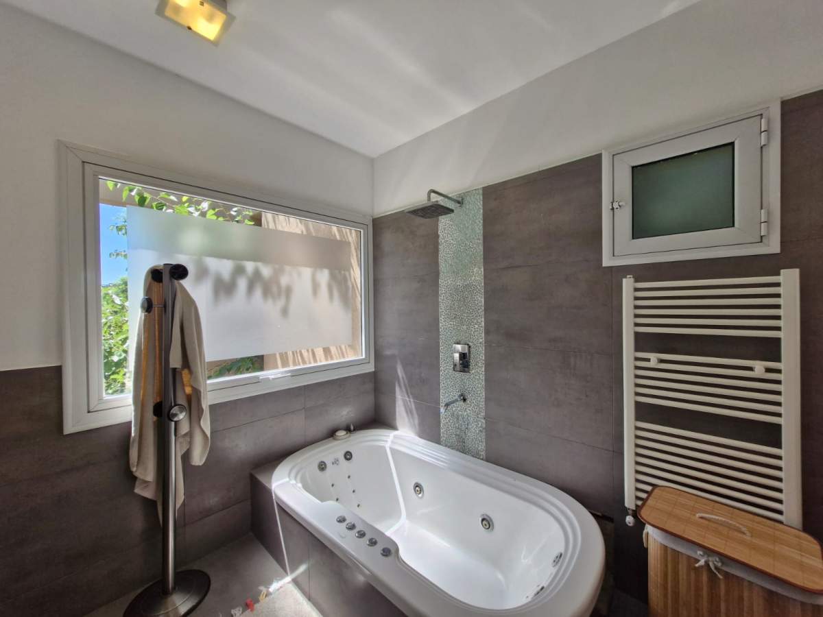 OPORTUNIDAD VENTA CASA 3-4 DORMITORIOS   PISCINA - COUNTRY LA RUFINA