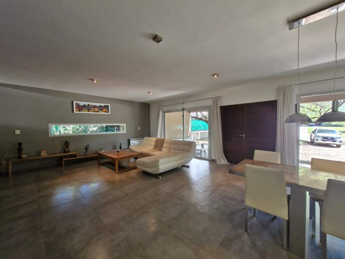 OPORTUNIDAD VENTA CASA 3-4 DORMITORIOS   PISCINA - COUNTRY LA RUFINA