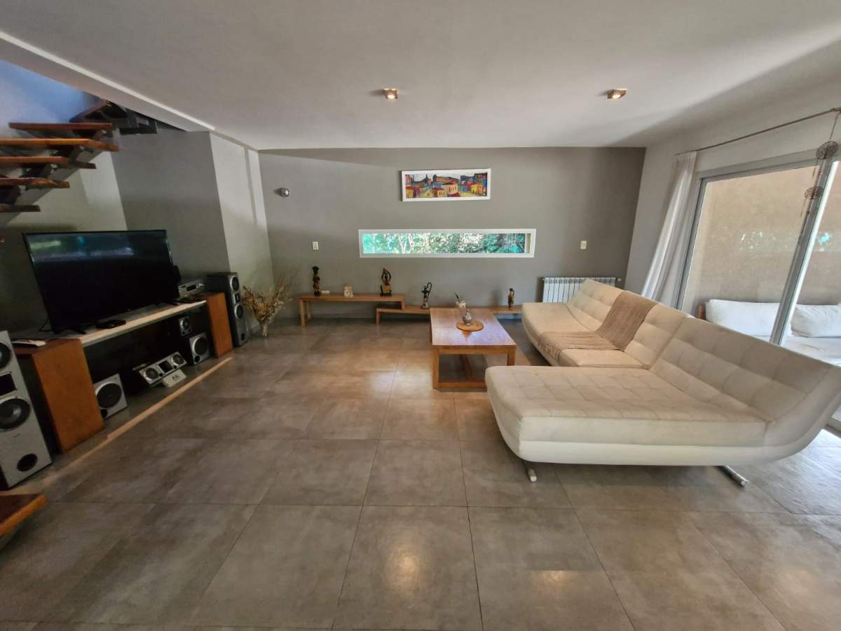 OPORTUNIDAD VENTA CASA 3-4 DORMITORIOS   PISCINA - COUNTRY LA RUFINA