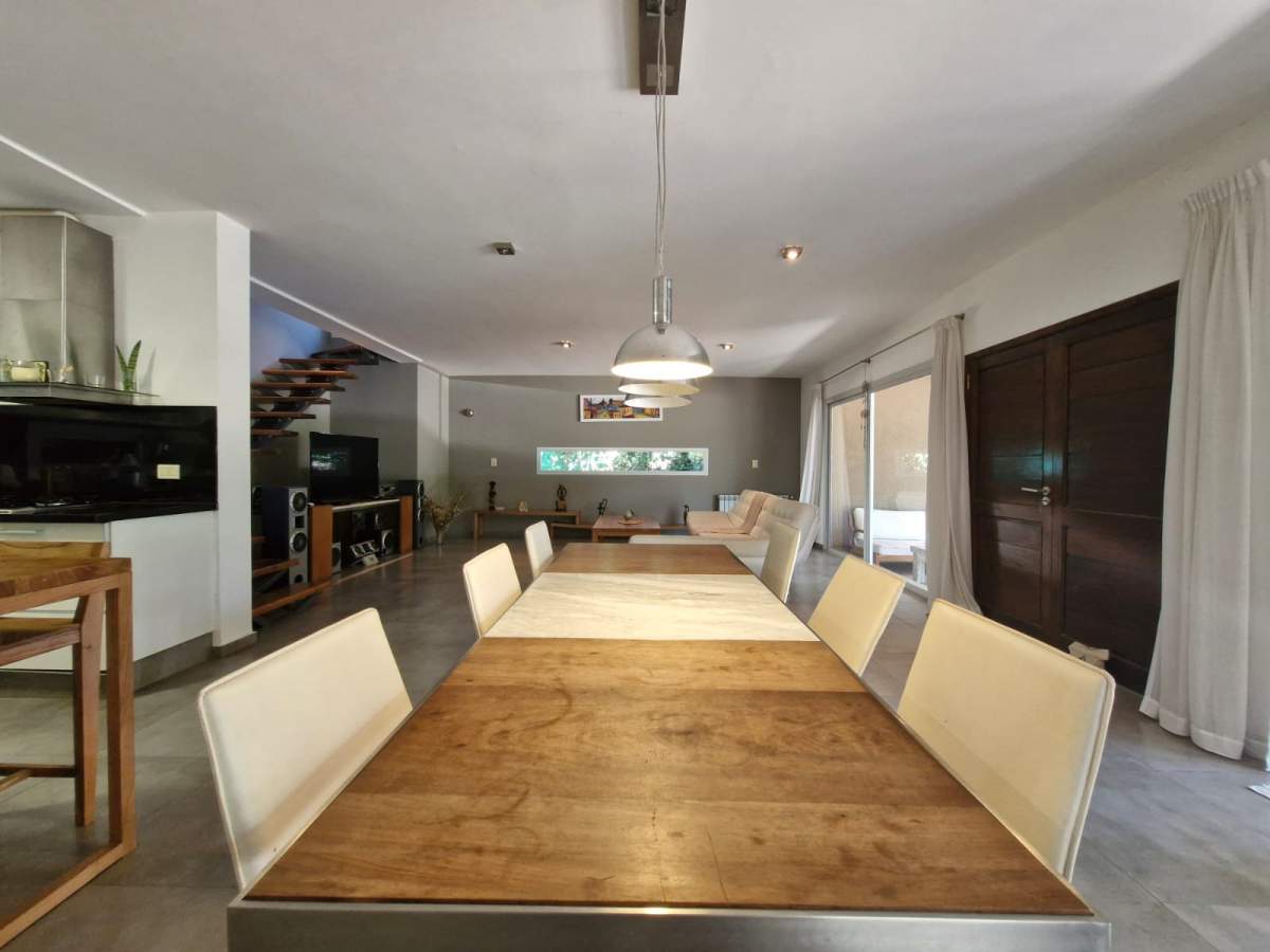 OPORTUNIDAD VENTA CASA 3-4 DORMITORIOS   PISCINA - COUNTRY LA RUFINA