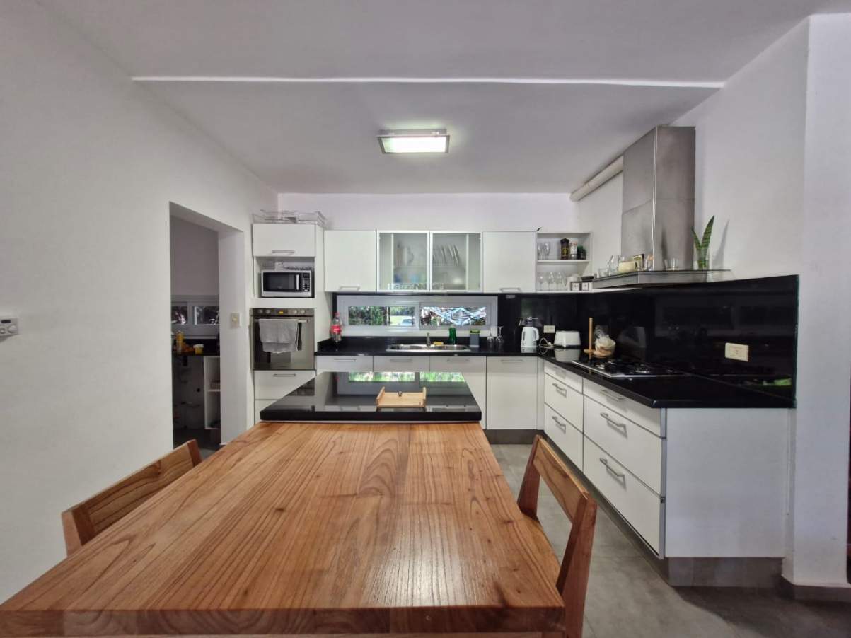 OPORTUNIDAD VENTA CASA 3-4 DORMITORIOS   PISCINA - COUNTRY LA RUFINA