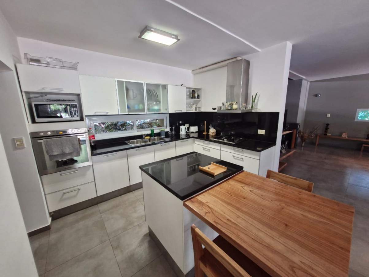 OPORTUNIDAD VENTA CASA 3-4 DORMITORIOS   PISCINA - COUNTRY LA RUFINA