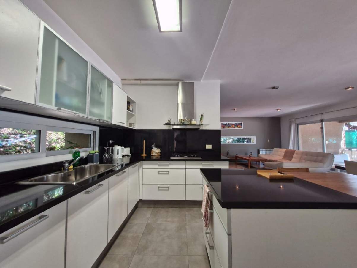 OPORTUNIDAD VENTA CASA 3-4 DORMITORIOS   PISCINA - COUNTRY LA RUFINA