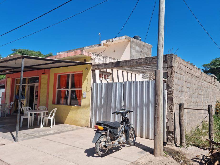 Sebastian Elcano - Importante Propiedad. Casa con Local en Venta