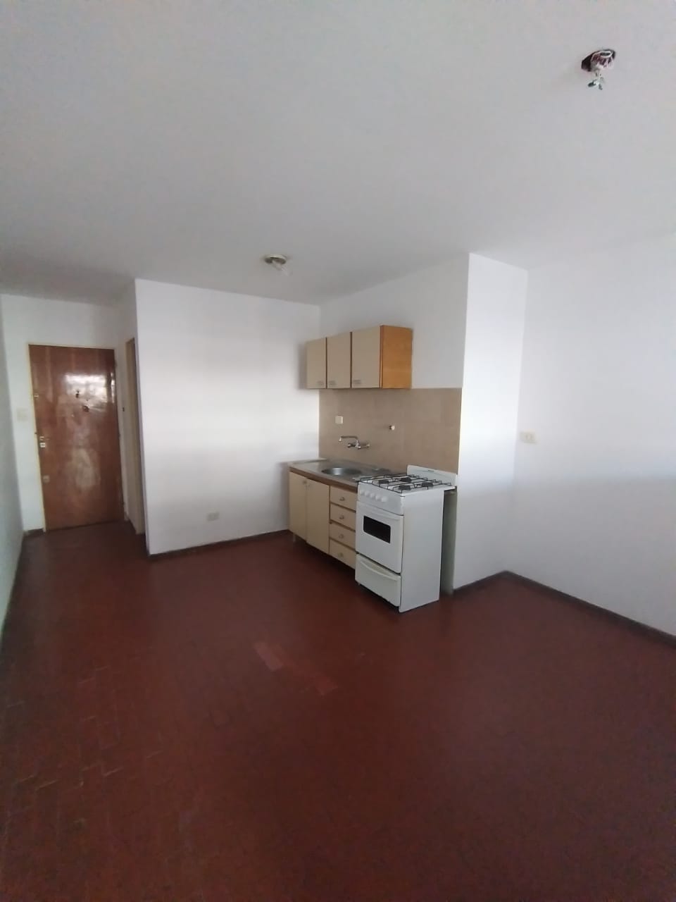 MONOAMBIENTE EN PLENO CENTRO -