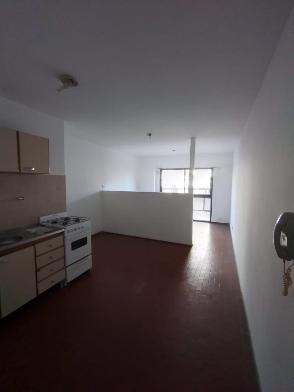 MONOAMBIENTE EN PLENO CENTRO -