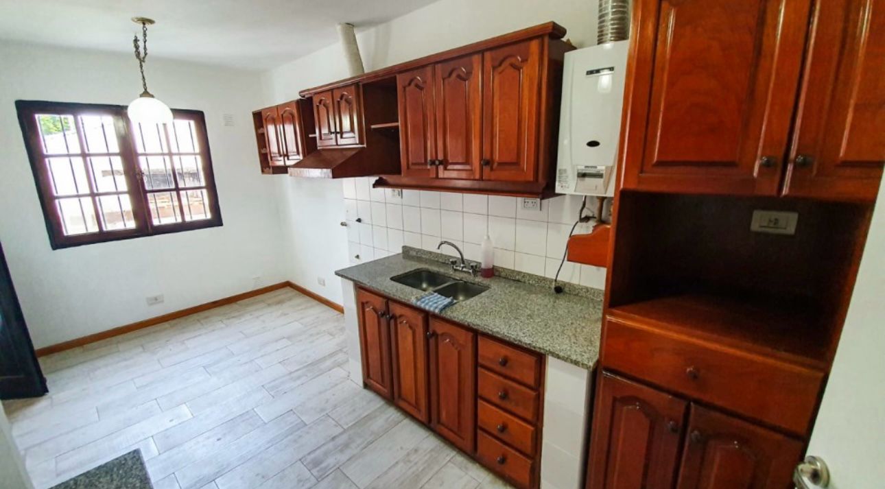 SE VENDE: Casa de 2 dormitorios en Zona Norte - Amplio Terreno