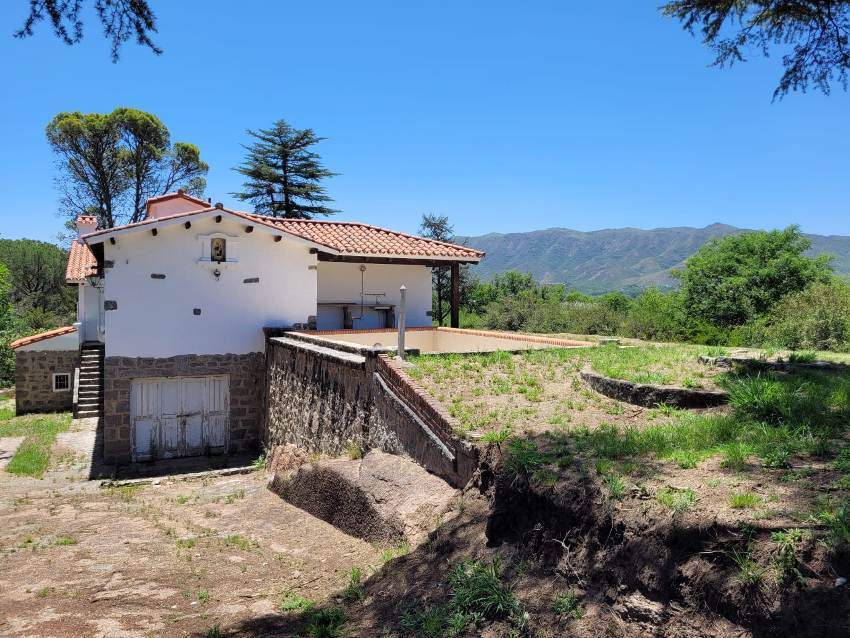 Venta casa de 4 dorm en Villa Parque Siquiman con costa de río.