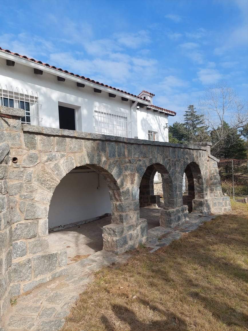 Venta casa de 4 dorm en Villa Parque Siquiman con costa de río.