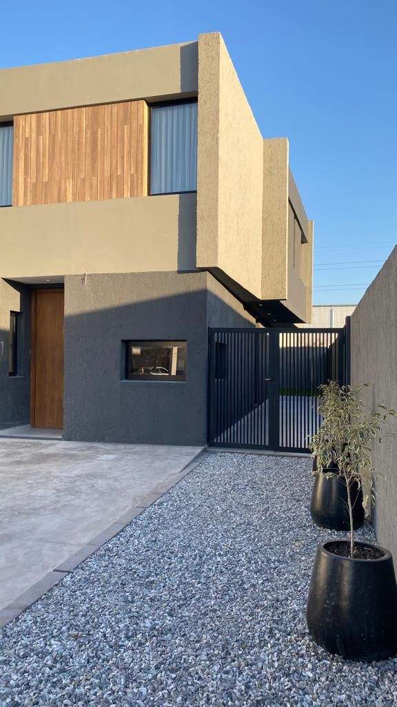 DUPLEX PREMIUM DE TRES DORM MAS ESCRITORIO EN CHACRAS DEL NORTE