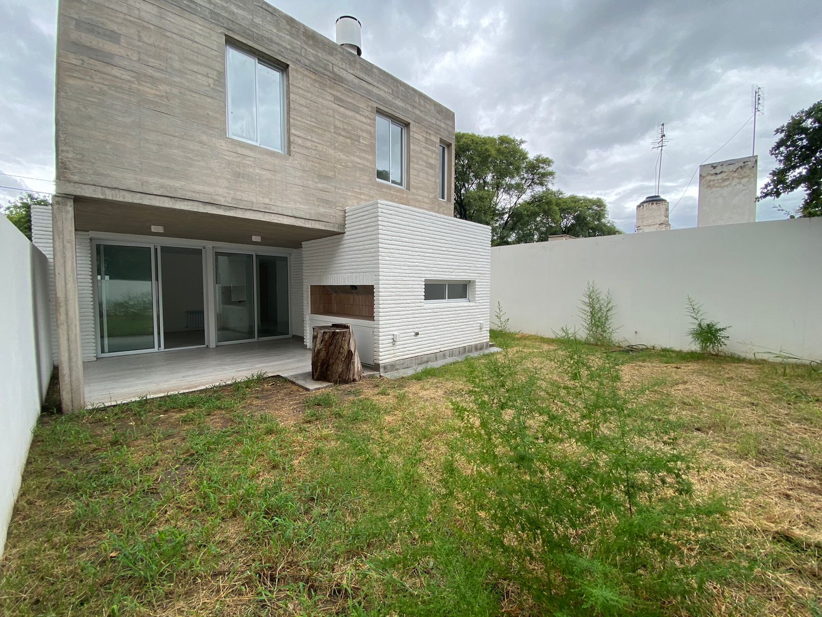 VENTA CASA DÚPLEX DE DISEÑO 3 DORMITORIOS 3 BAÑOS - MTS SANATORIO ALLENDE VILLA BELGRANO