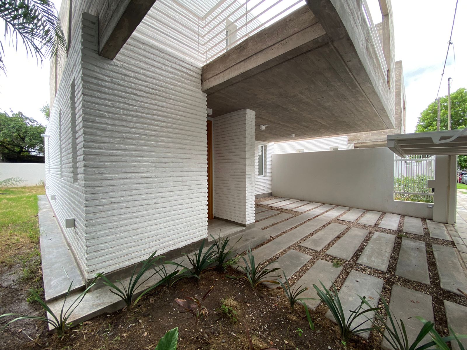 VENTA CASA DÚPLEX DE DISEÑO 3 DORMITORIOS 3 BAÑOS - MTS SANATORIO ALLENDE VILLA BELGRANO