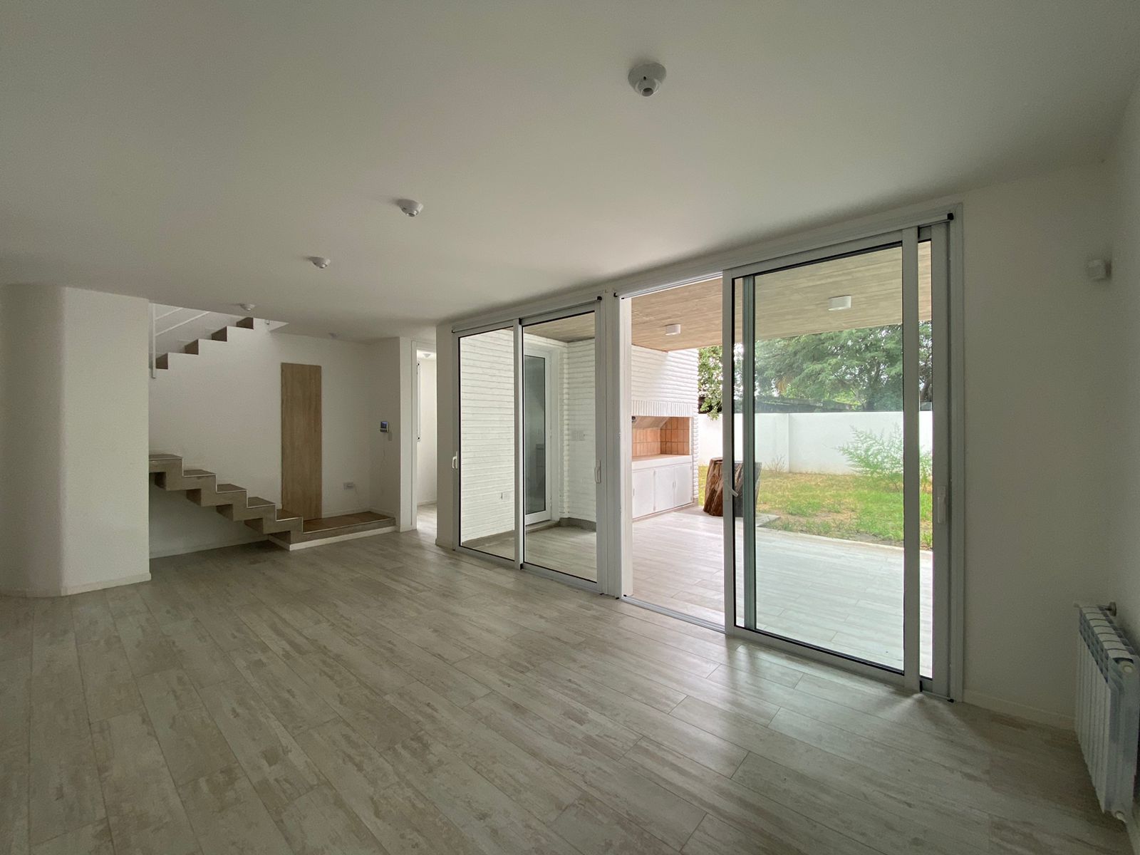 VENTA CASA DÚPLEX DE DISEÑO 3 DORMITORIOS 3 BAÑOS - MTS SANATORIO ALLENDE VILLA BELGRANO