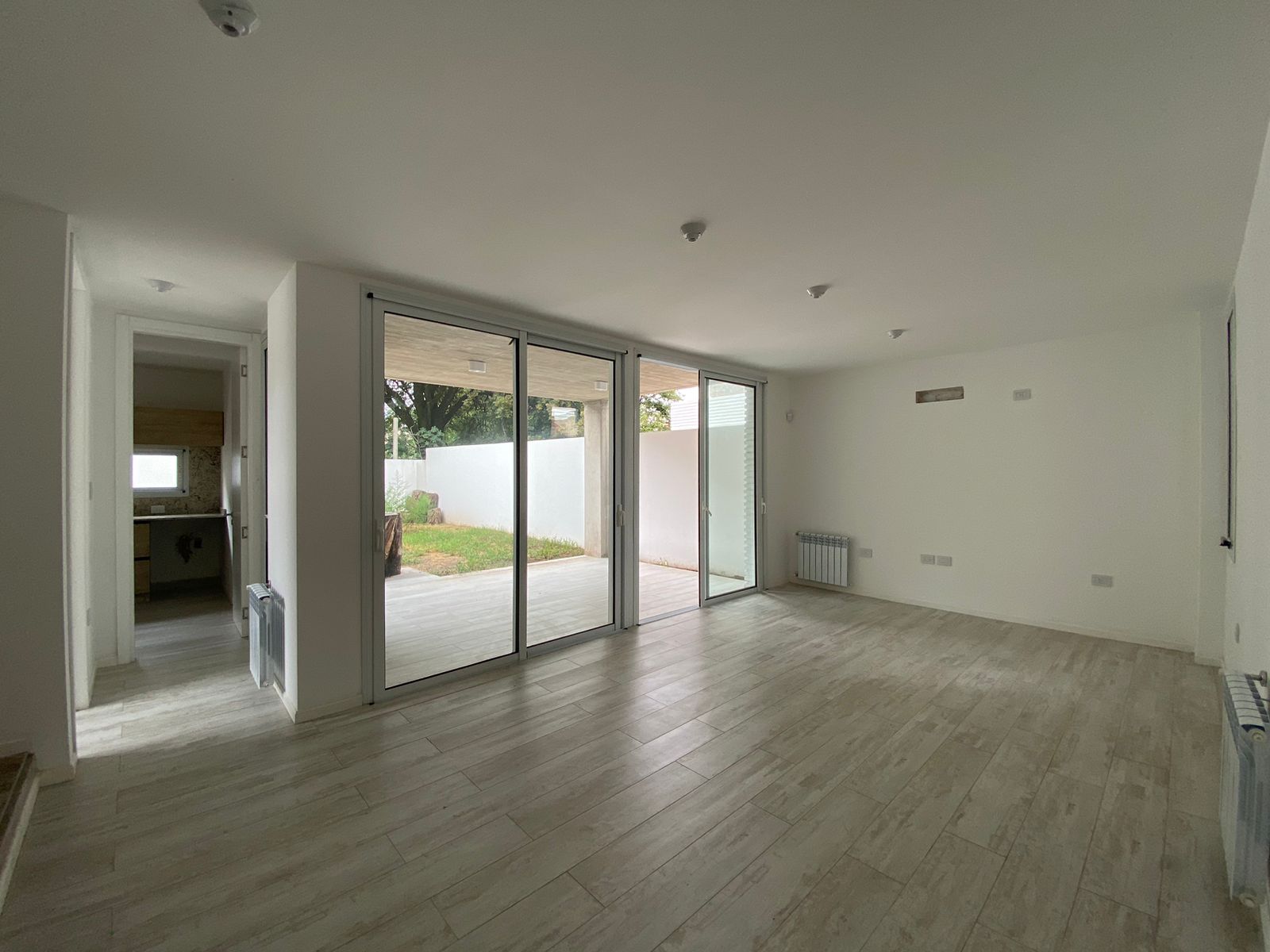 VENTA CASA DÚPLEX DE DISEÑO 3 DORMITORIOS 3 BAÑOS - MTS SANATORIO ALLENDE VILLA BELGRANO