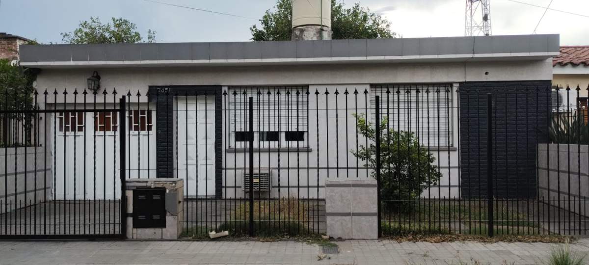 CASA A LA VENTA EN  ALTA CORDOBA PJE CIRES 3400