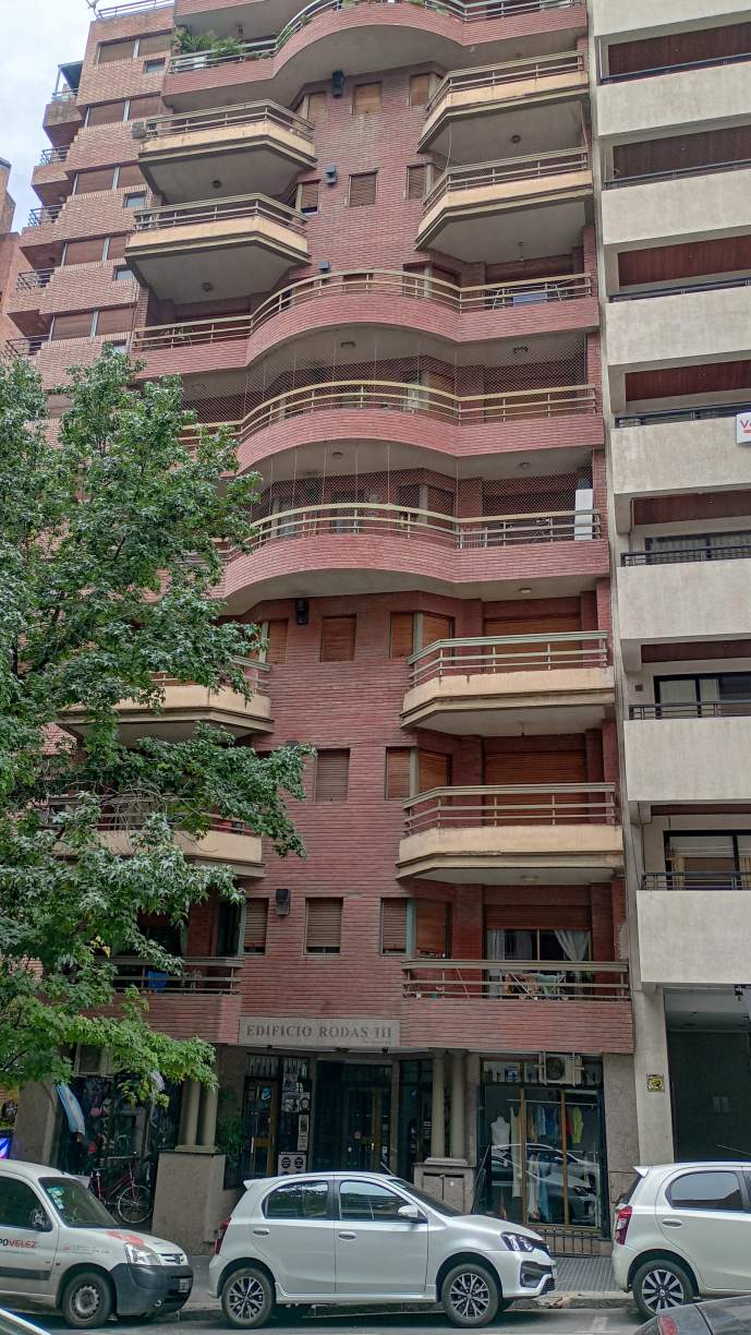 DEPARTAMENTO DOS DORMITORIOS Y DEPENDENCIA DE SERVICIO EN VENTA BARRIO NUEVA CORDOBA