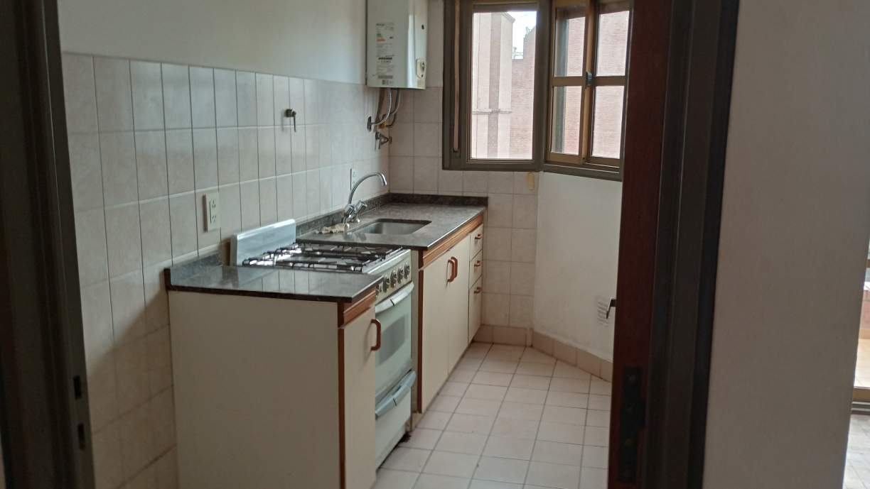 DEPARTAMENTO DOS DORMITORIOS Y DEPENDENCIA DE SERVICIO EN VENTA BARRIO NUEVA CORDOBA