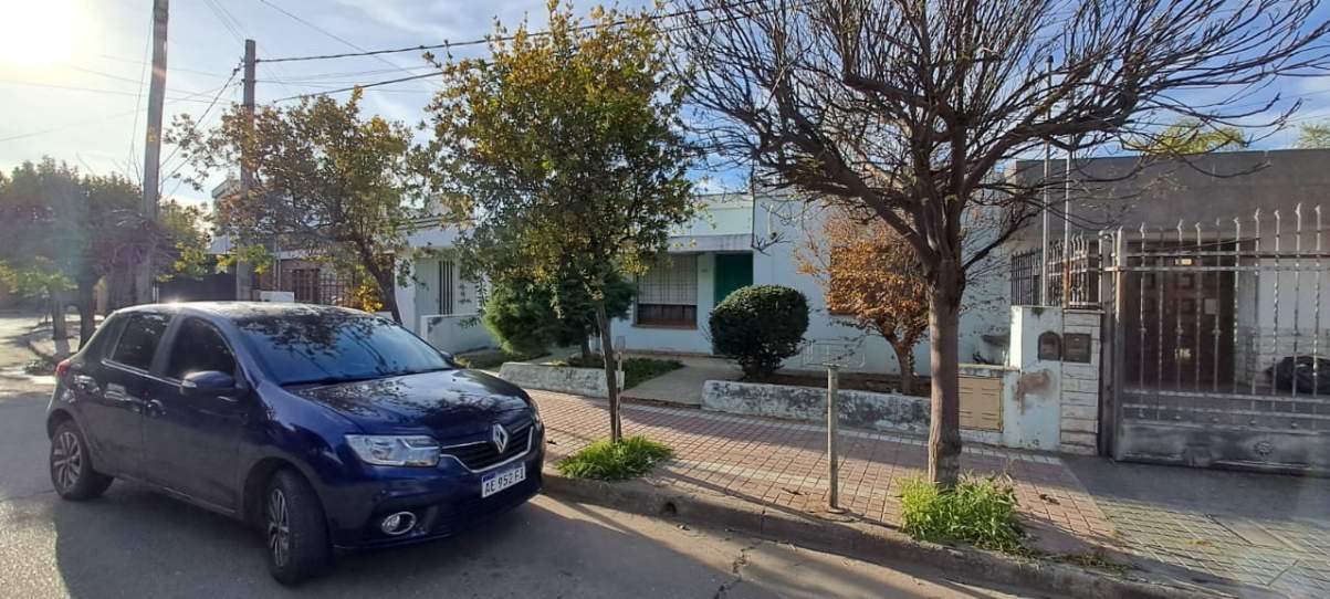 VENTA   CASA   BARRIO AYACUCHO   2 DORMITORIOS