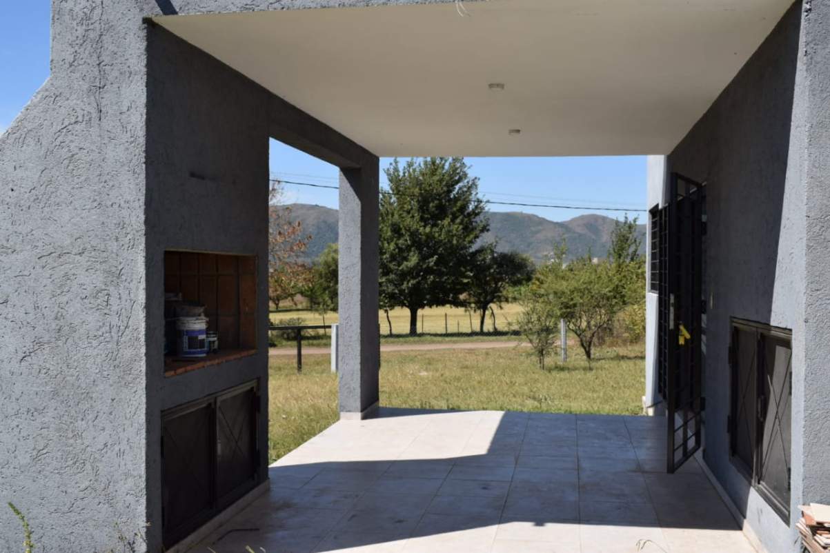 CASA EN VENTA  LOS ESPINILLOS  FRENTE LAGO