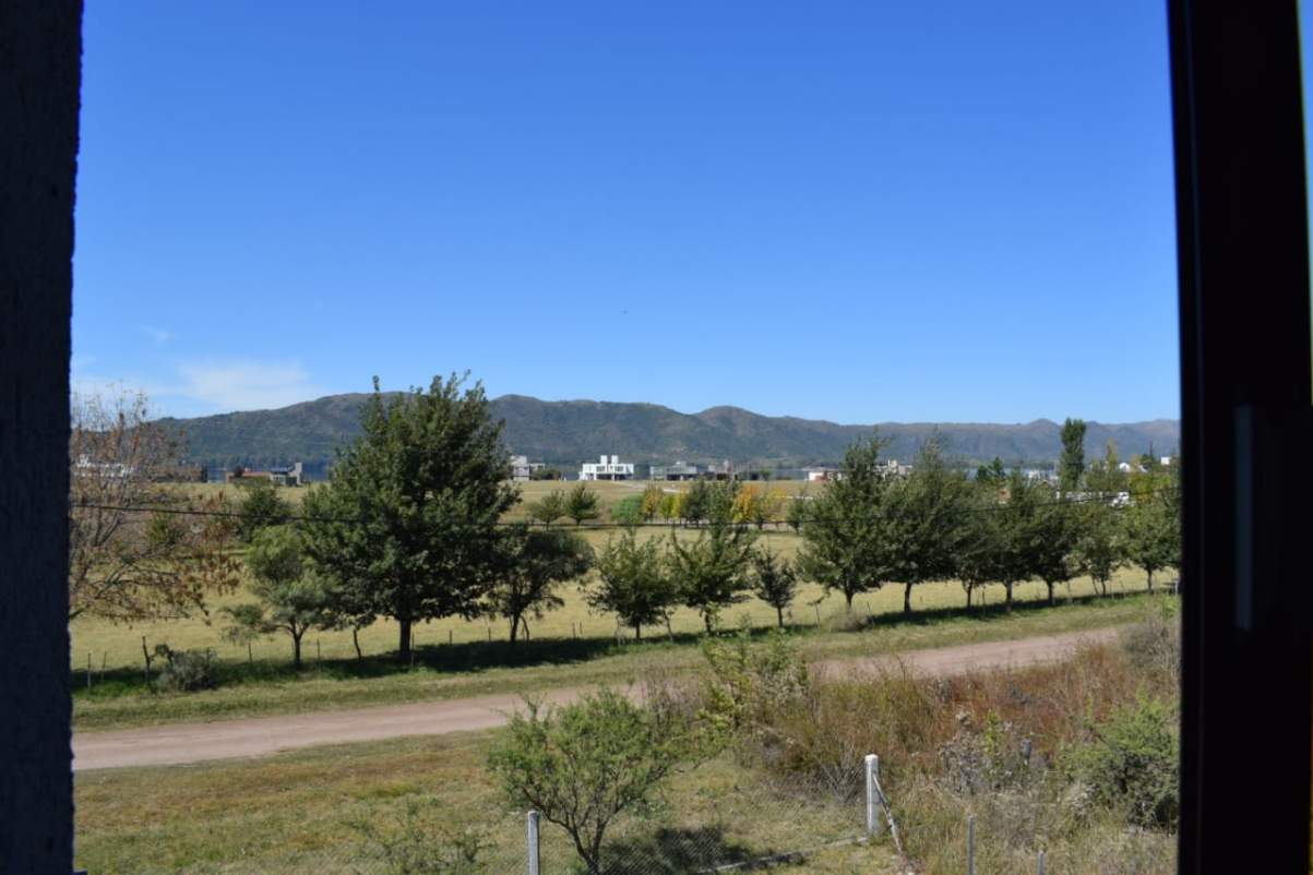 CASA EN VENTA  LOS ESPINILLOS  FRENTE LAGO