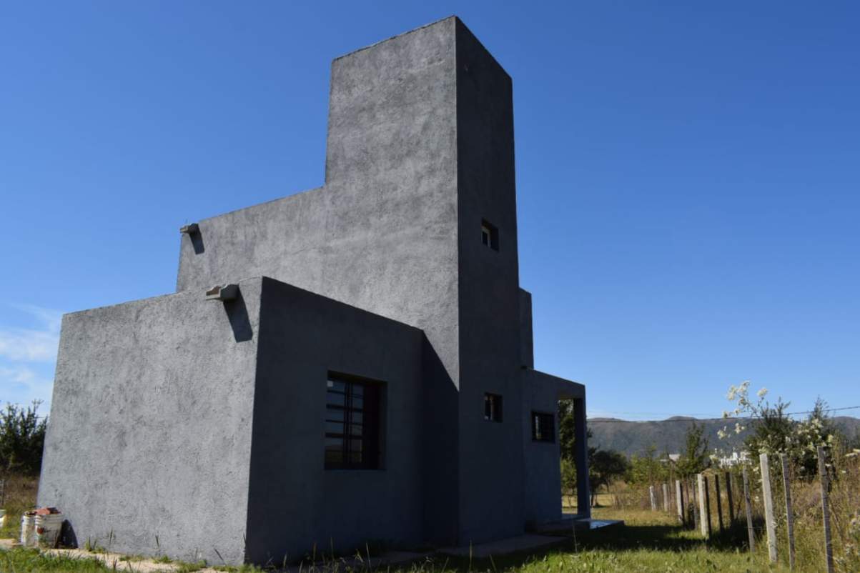 CASA EN VENTA  LOS ESPINILLOS  FRENTE LAGO