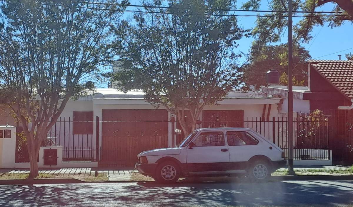 VENTA CASA 3 DORMITORIOS    BARRIO VIVERO NORTE