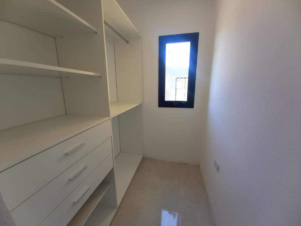 Se vende casa:  ubicada en calle Los Aromos 301, Barrio Mi Valle Golf, de la localidad Villa Parque 