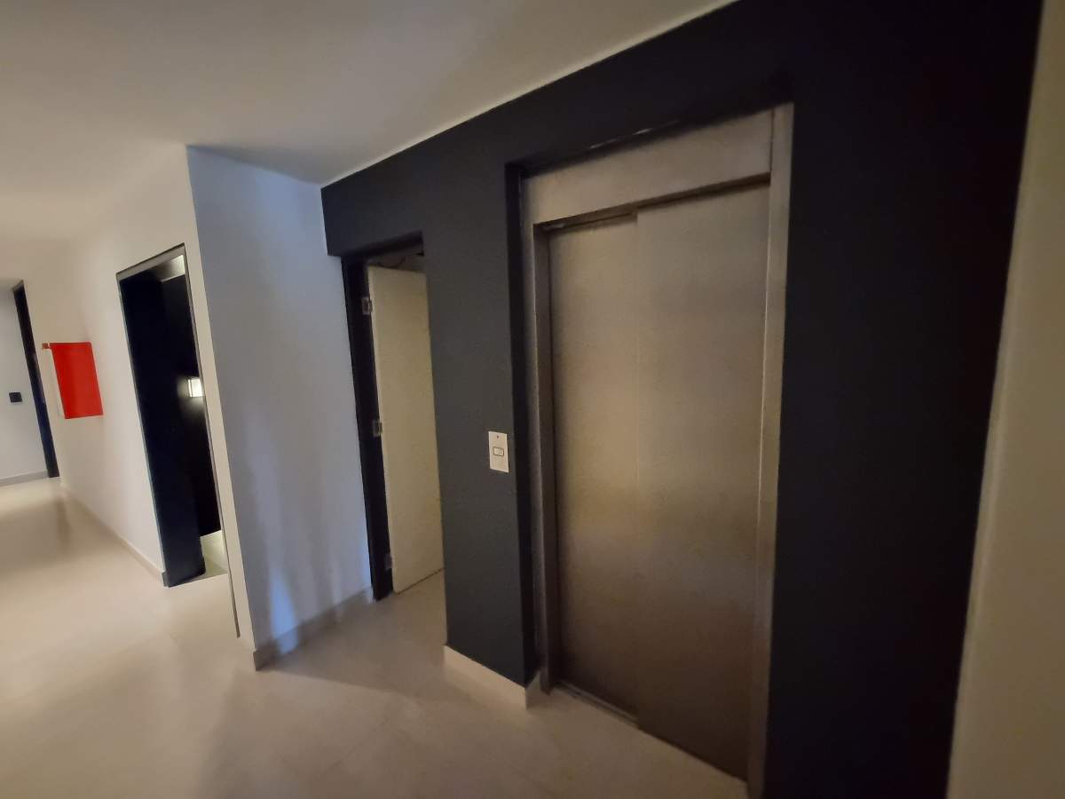 SUMMUM EXCELENTE DEPARTAMENTO 1 DORMITORIO CON COCHERA Y TERRAZA.