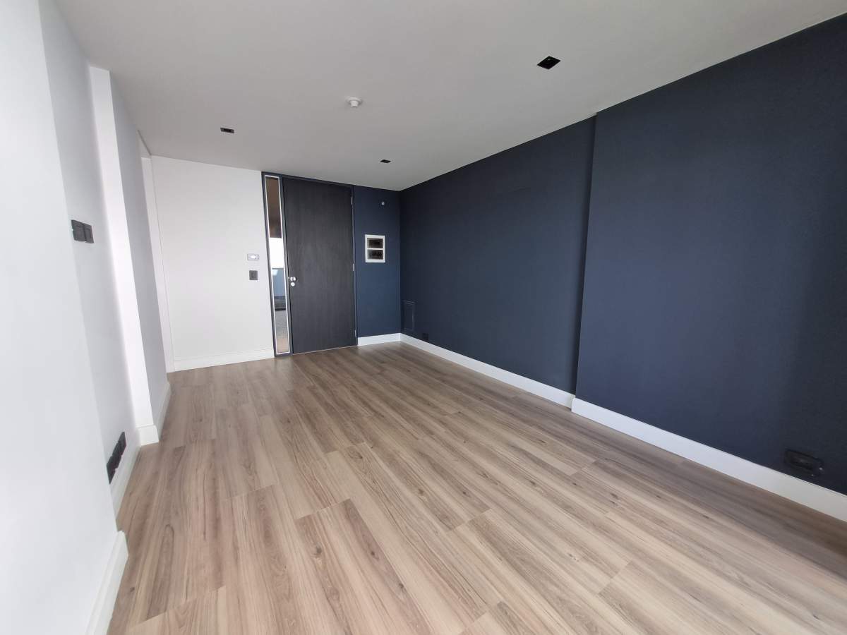 SUMMUM EXCELENTE DEPARTAMENTO 1 DORMITORIO CON COCHERA Y TERRAZA.