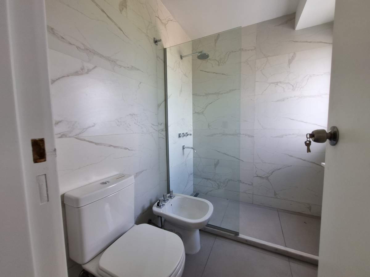 SUMMUM EXCELENTE DEPARTAMENTO 1 DORMITORIO CON COCHERA Y TERRAZA.