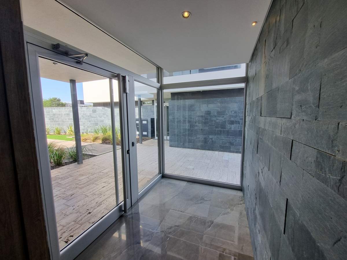 SUMMUM EXCELENTE DEPARTAMENTO 1 DORMITORIO CON COCHERA Y TERRAZA.