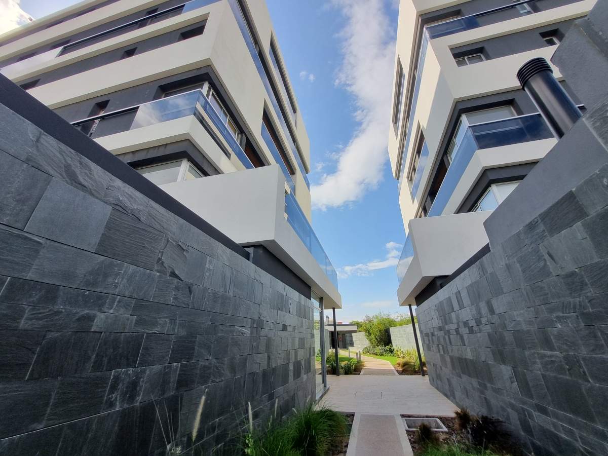 SUMMUM EXCELENTE DEPARTAMENTO 1 DORMITORIO CON COCHERA Y TERRAZA.