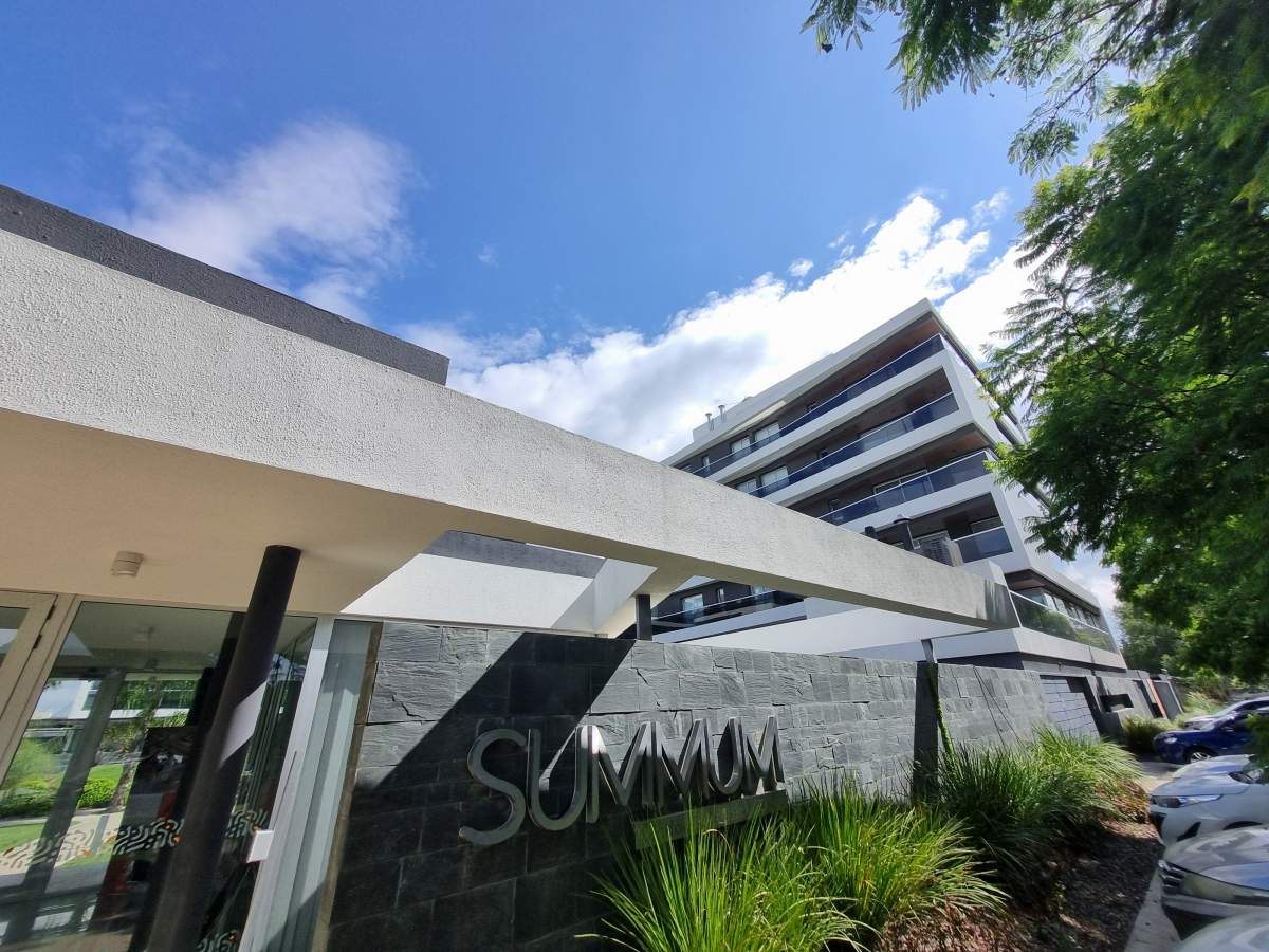 SUMMUM EXCELENTE DEPARTAMENTO 1 DORMITORIO CON COCHERA Y TERRAZA.