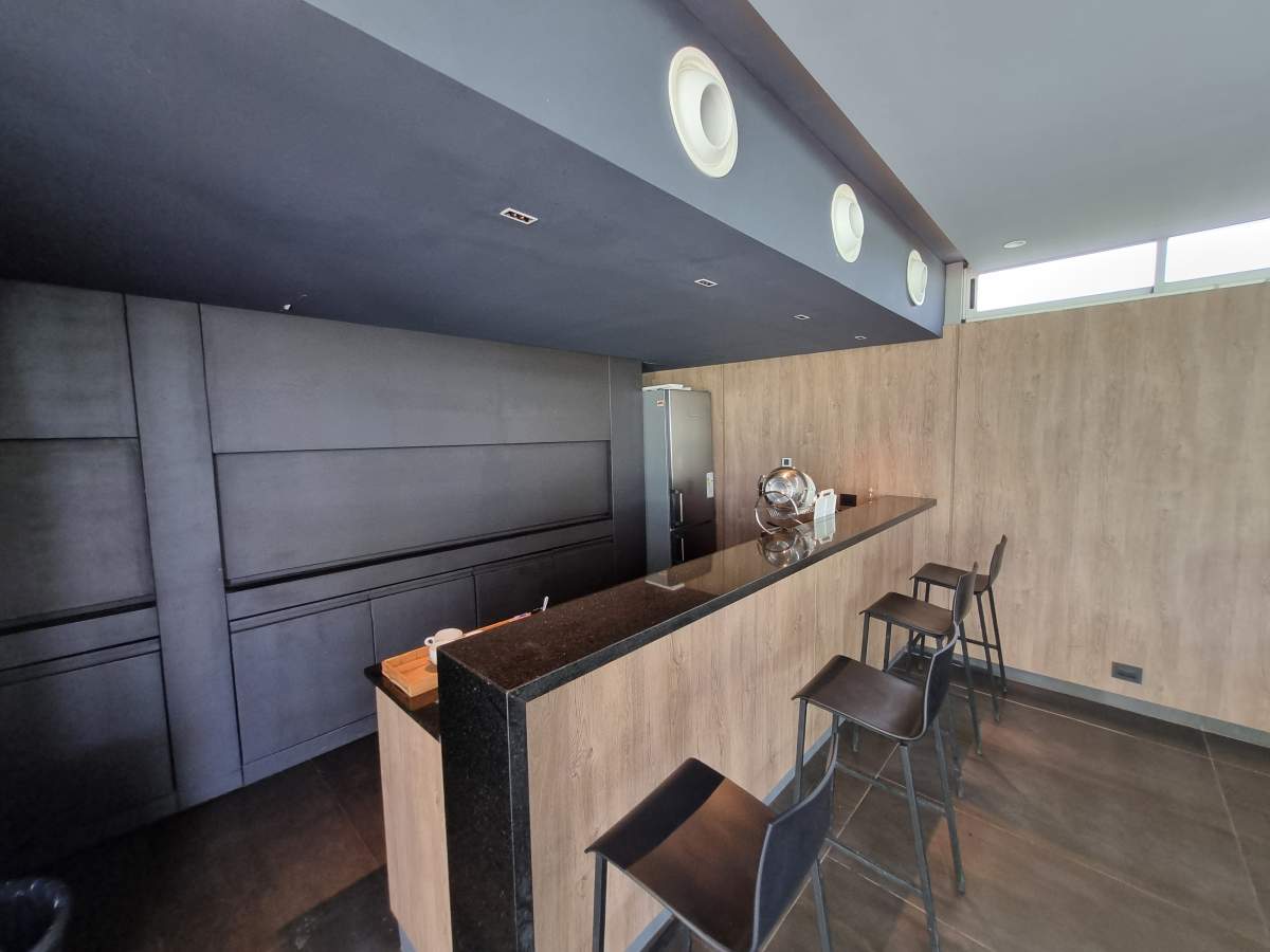 SUMMUM EXCELENTE DEPARTAMENTO 1 DORMITORIO CON COCHERA Y TERRAZA.