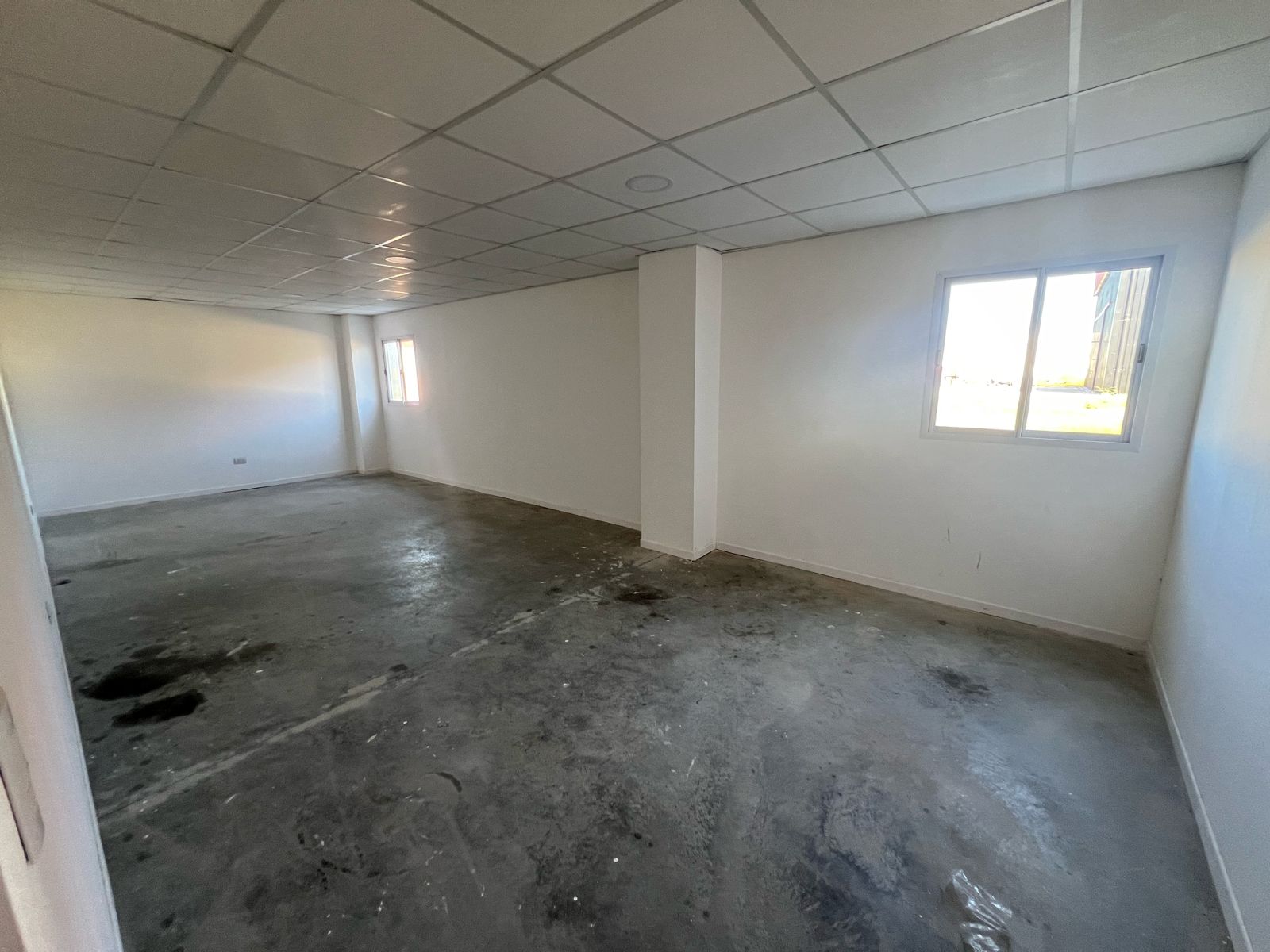 Polo 52 ,Galpon indutrial , 1000m2, 1 oficina, 2 baños