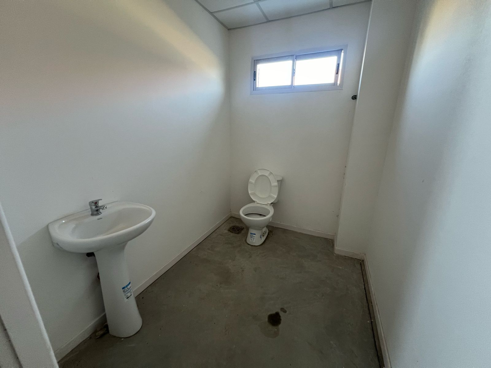 Polo 52 ,Galpon indutrial , 1000m2, 1 oficina, 2 baños